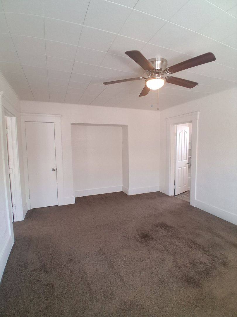 Apartment for rent at 956-958 N Farris Ave, Fresno, CA 93728