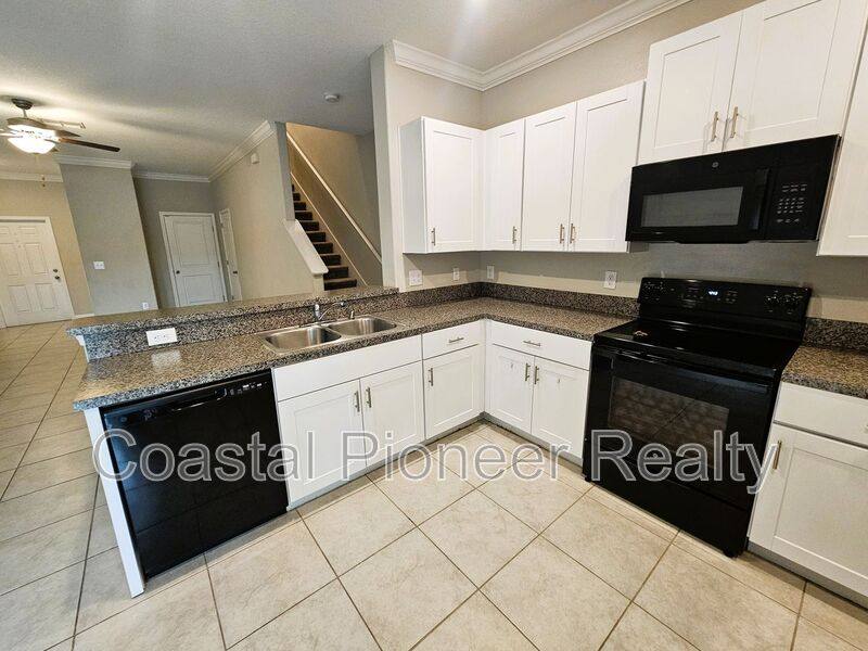 Townhouse for rent at 13251 Dupree Hills Place, Riverview, FL 33579
