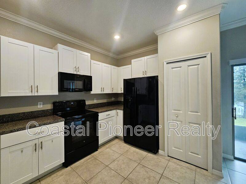 Townhouse for rent at 13251 Dupree Hills Place, Riverview, FL 33579