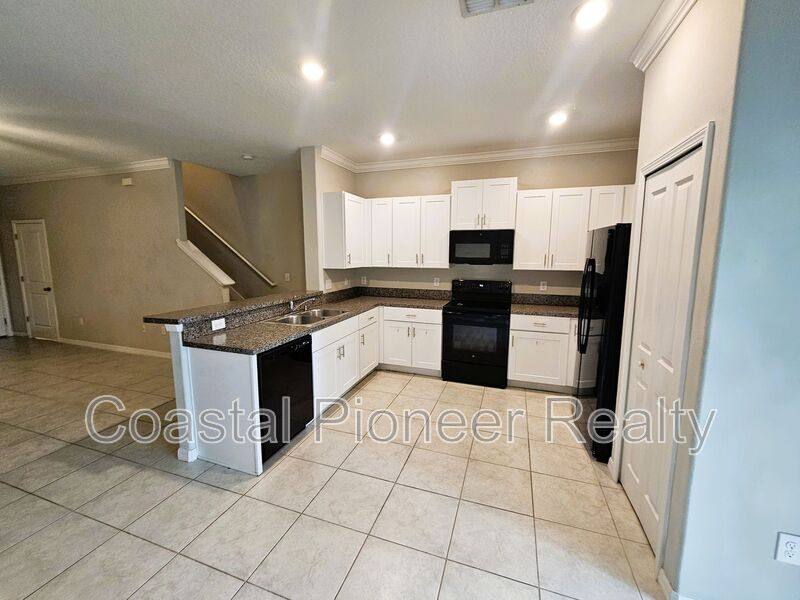 Townhouse for rent at 13251 Dupree Hills Place, Riverview, FL 33579