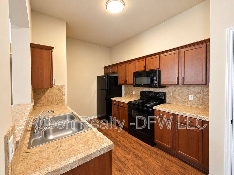 House for rent at 1426 Ravenwood Dr, Mansfield, TX 76063