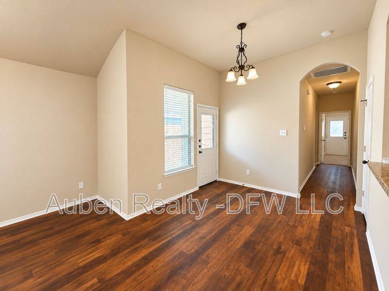 House for rent at 1426 Ravenwood Dr, Mansfield, TX 76063