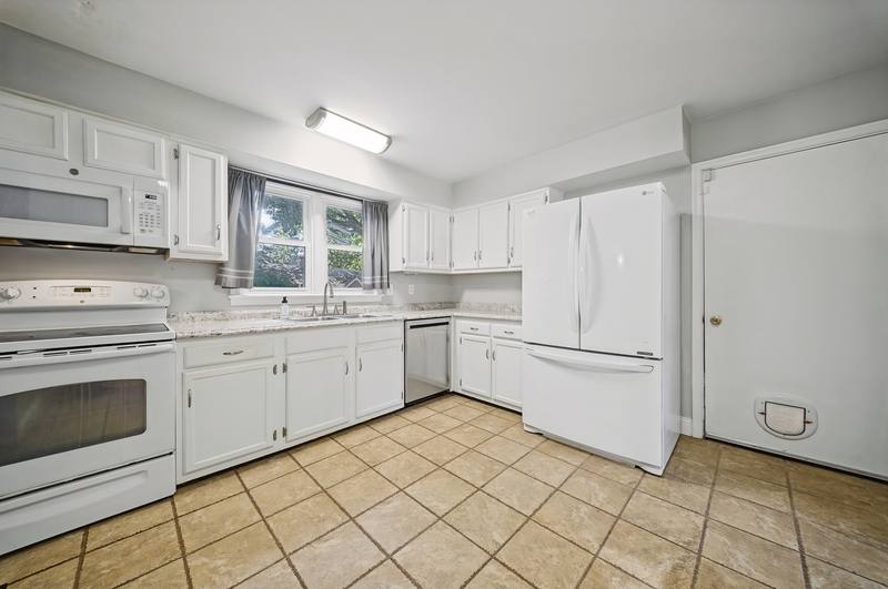 House for rent at 150 Huntington Dr, Virginia Beach, VA 23462