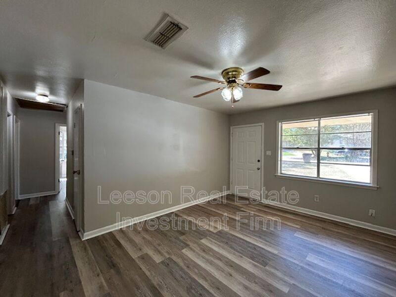 House for rent at 1102 Cloverdale Dr, Shreveport, LA 71118