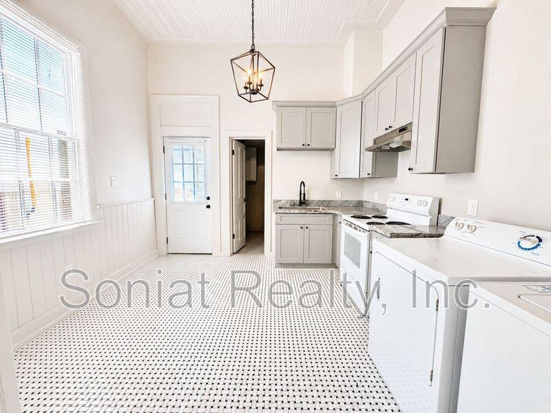 Apartment for rent at 2508-10 Freret St, New Orleans, LA 70113