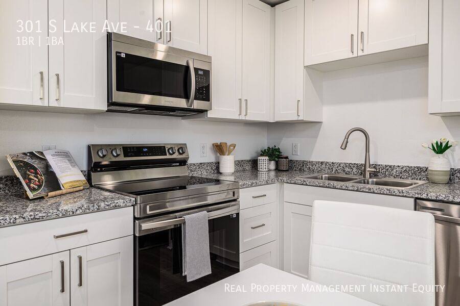 Townhouse for rent at 301 S Lake Ave, Lakeland, FL 33801