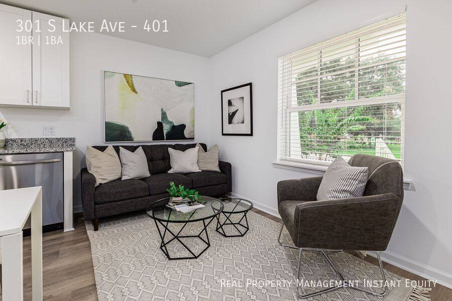Townhouse for rent at 301 S Lake Ave, Lakeland, FL 33801