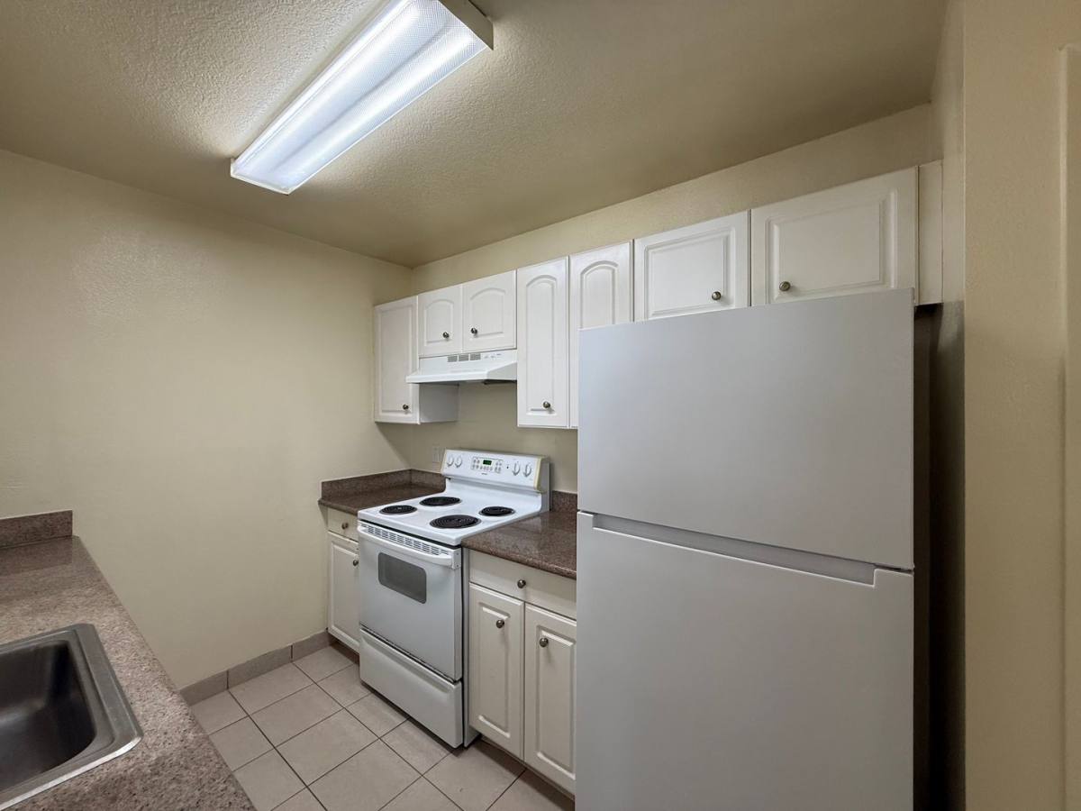 Apartment for rent at 2112 Chrysler Dr, Modesto, CA 95350