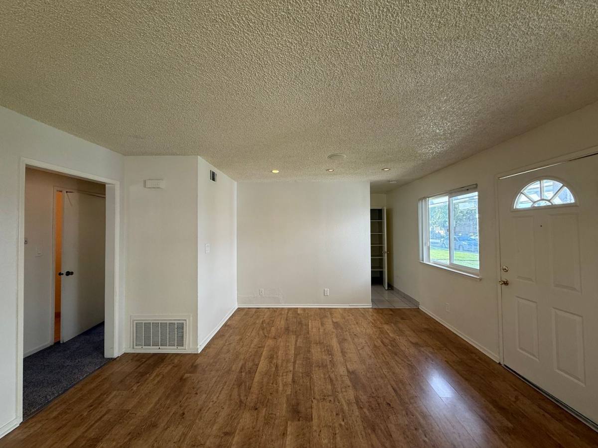 Apartment for rent at 2112 Chrysler Dr, Modesto, CA 95350