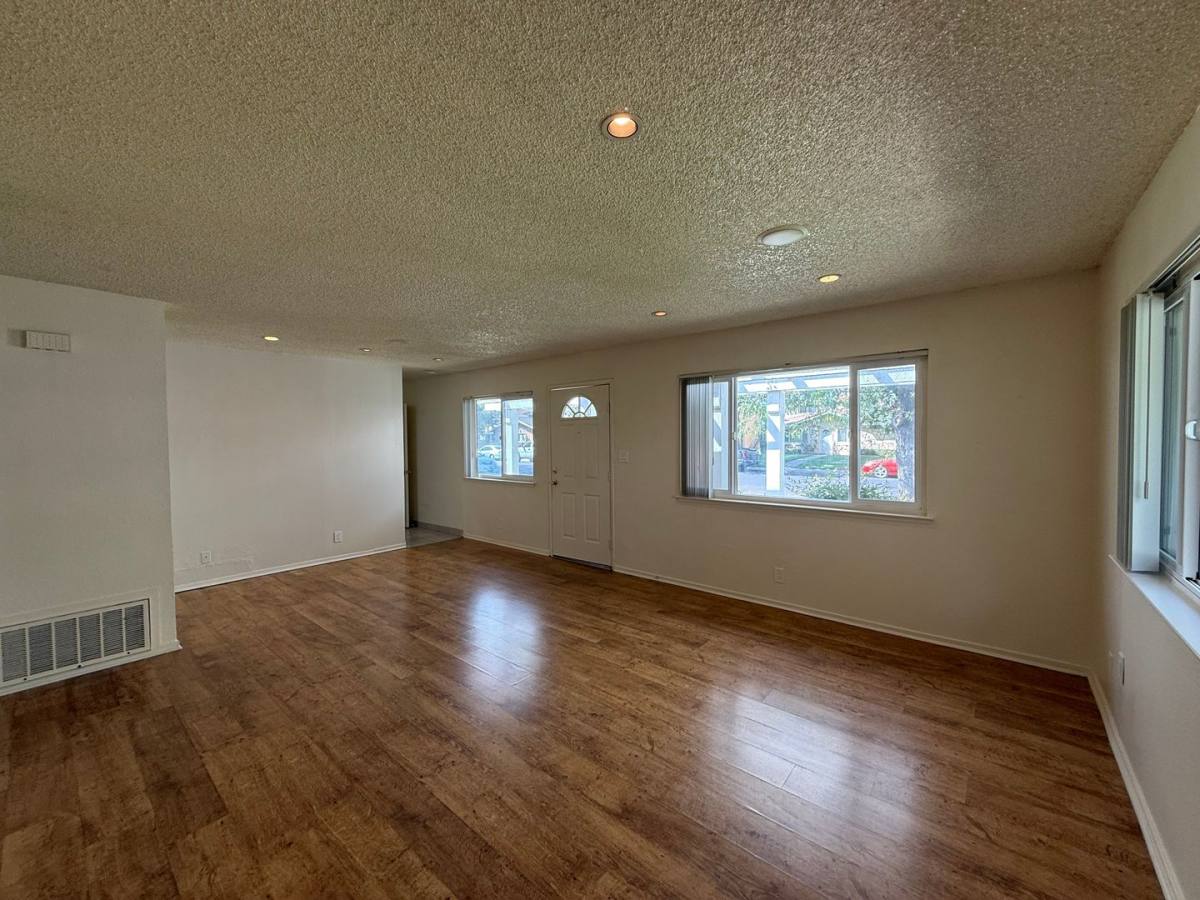 Apartment for rent at 2112 Chrysler Dr, Modesto, CA 95350