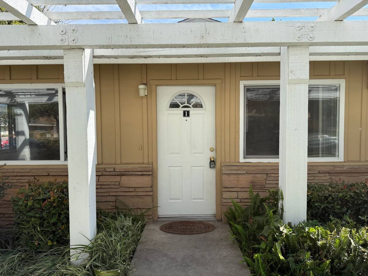 Apartment for rent at 2112 Chrysler Dr, Modesto, CA 95350