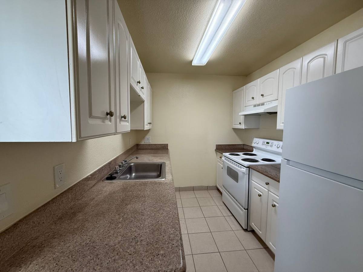 Apartment for rent at 2112 Chrysler Dr, Modesto, CA 95350