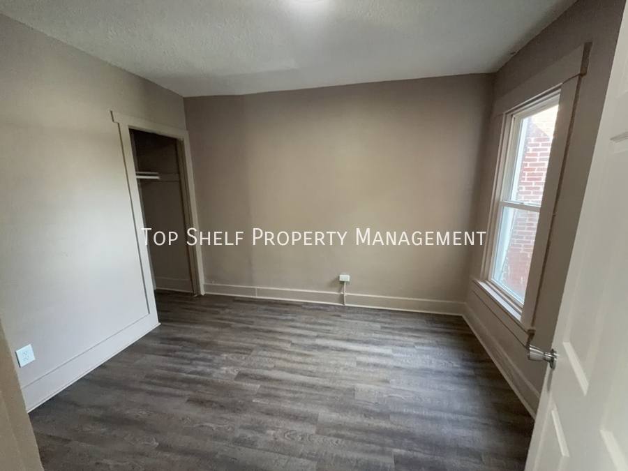 Apartment for rent at 241 E 24th St, Des Moines, IA 50317