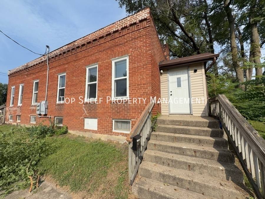 Apartment for rent at 241 E 24th St, Des Moines, IA 50317