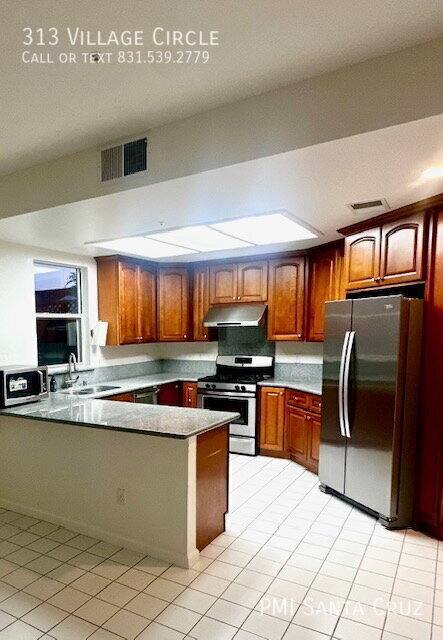 Townhouse for rent at 313 Village Circle, Santa Cruz, CA 95060