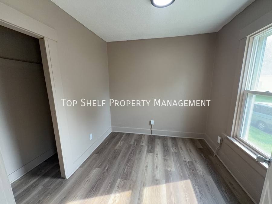 Apartment for rent at 243 E 24th St, Des Moines, IA 50317