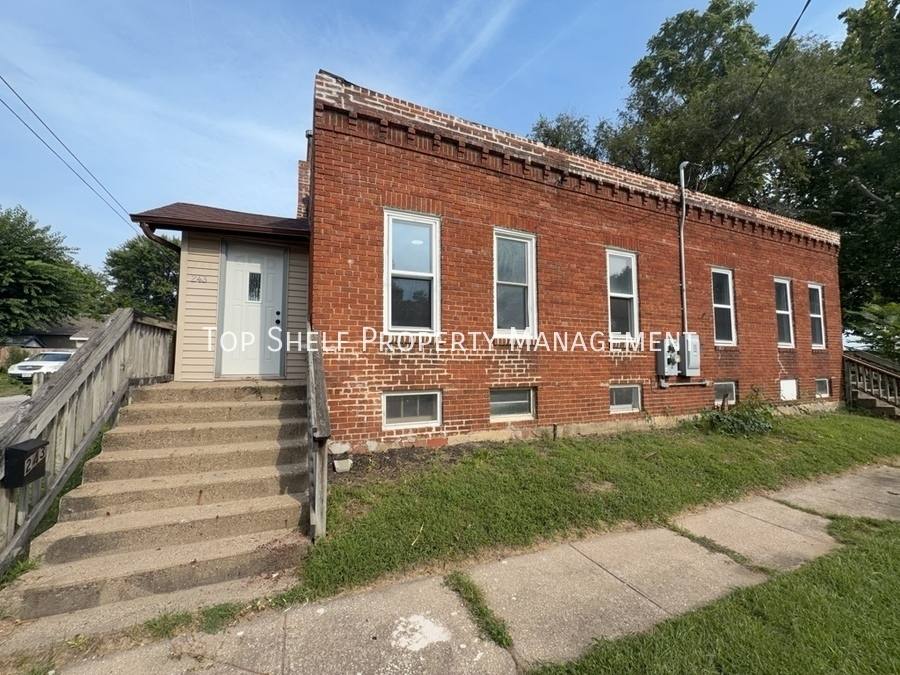 Apartment for rent at 243 E 24th St, Des Moines, IA 50317