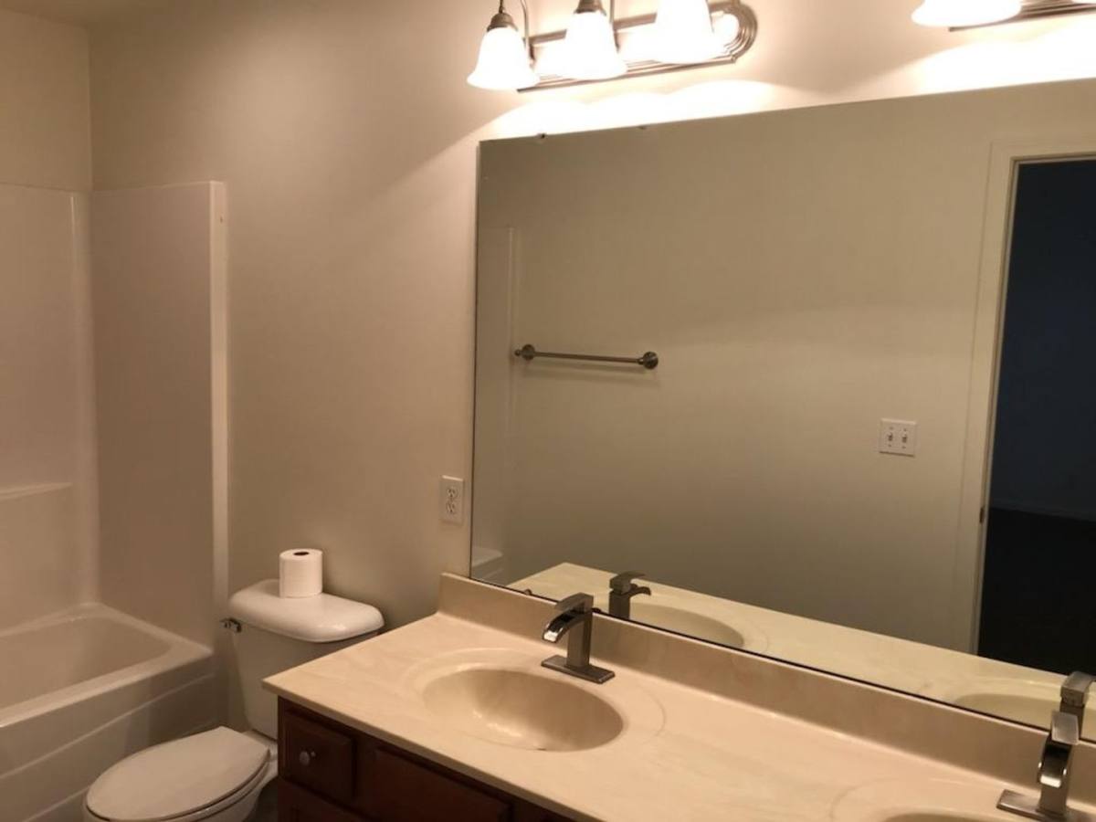 Apartment for rent at 810 W Trailcreek Dr, Peoria, IL 61614