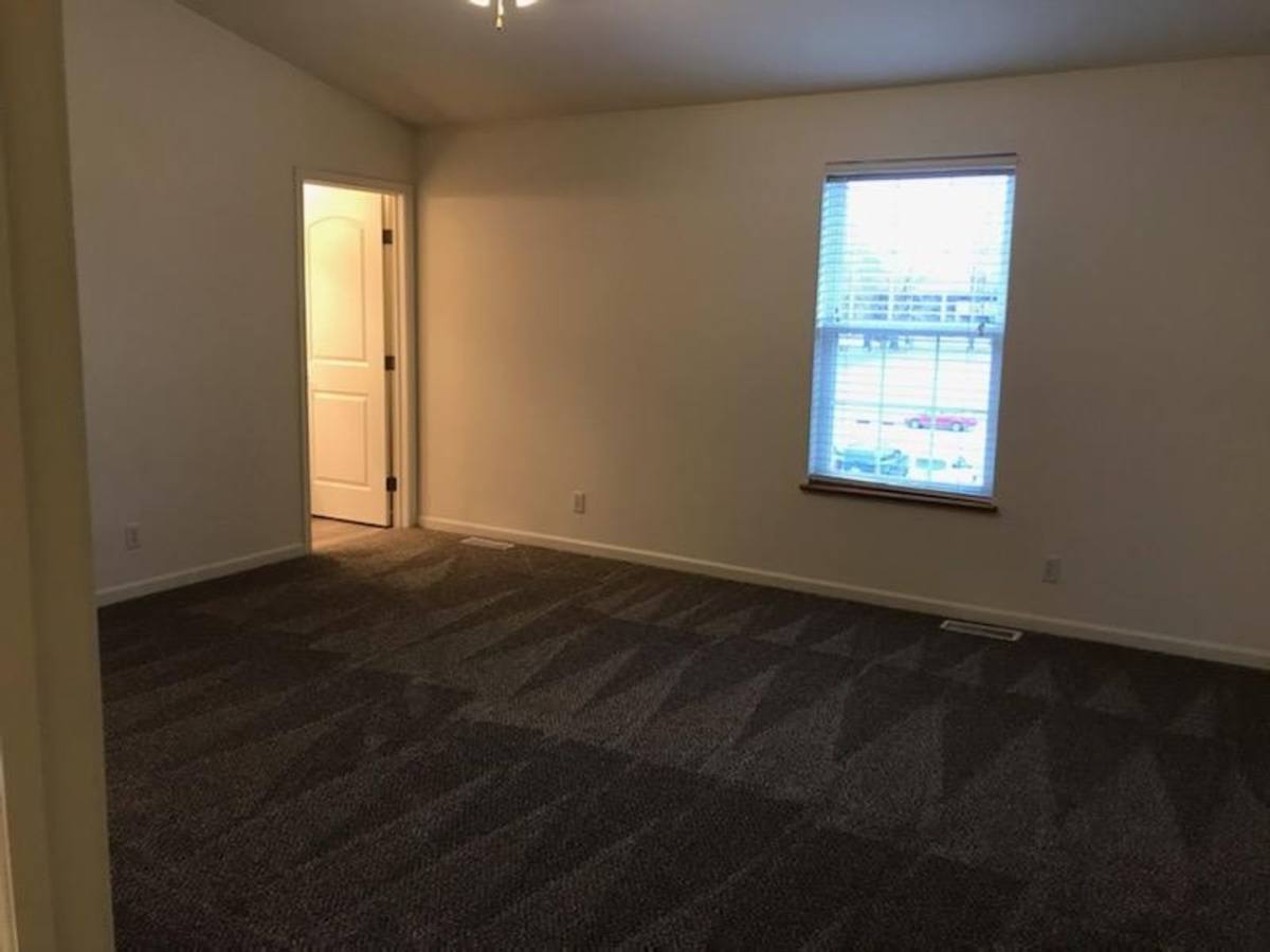 Apartment for rent at 810 W Trailcreek Dr, Peoria, IL 61614