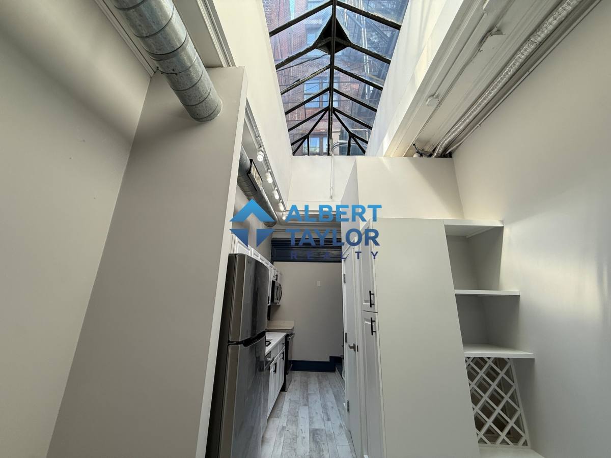 Apartment for rent at 21-27 Temple Place #2R, Boston, MA 02111