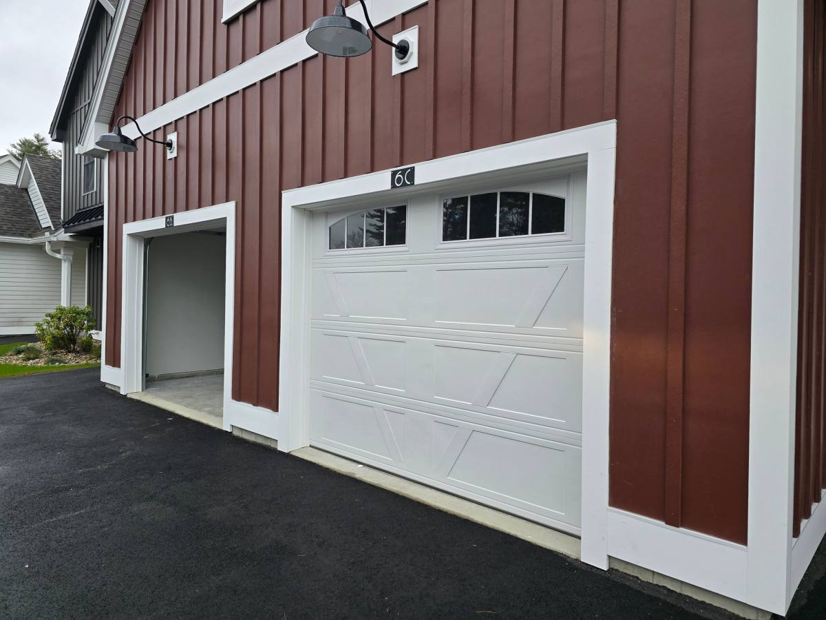 Townhouse for rent at 1 Dutch Dr #B, Litchfield, NH 03052
