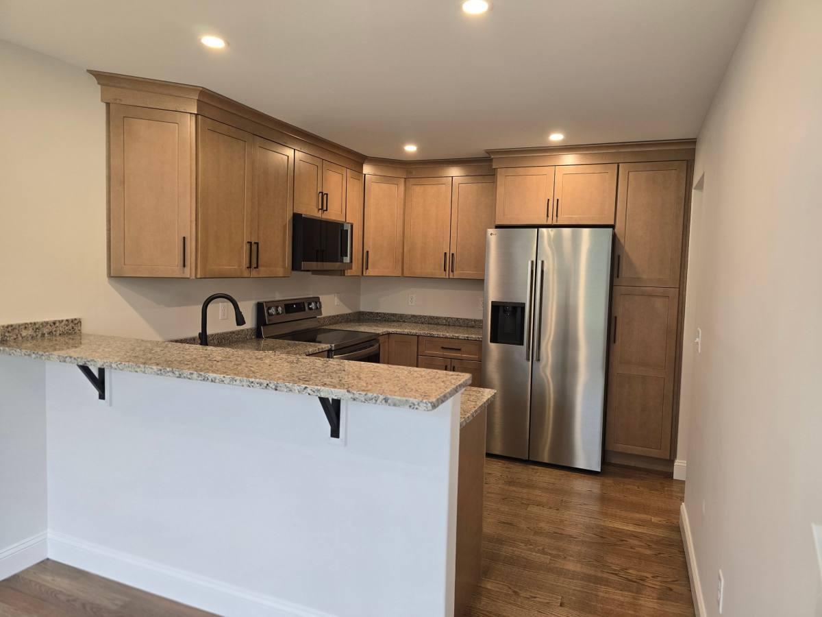 Townhouse for rent at 1 Dutch Dr #B, Litchfield, NH 03052