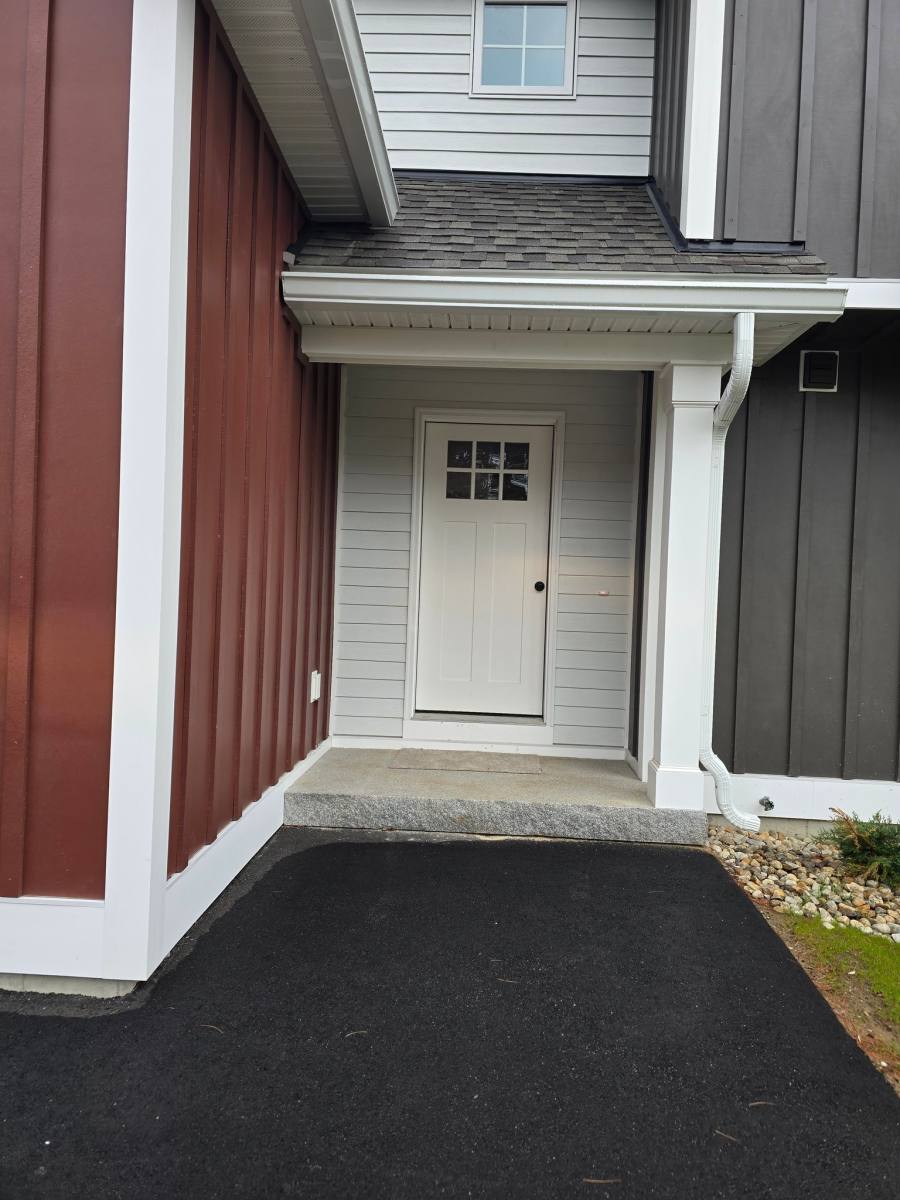 Townhouse for rent at 1 Dutch Dr #B, Litchfield, NH 03052