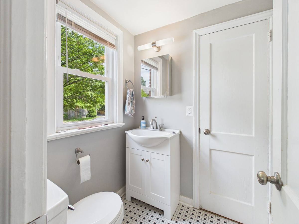 Apartment for rent at 3924 Cutshaw Ave #2, Richmond, VA 23230