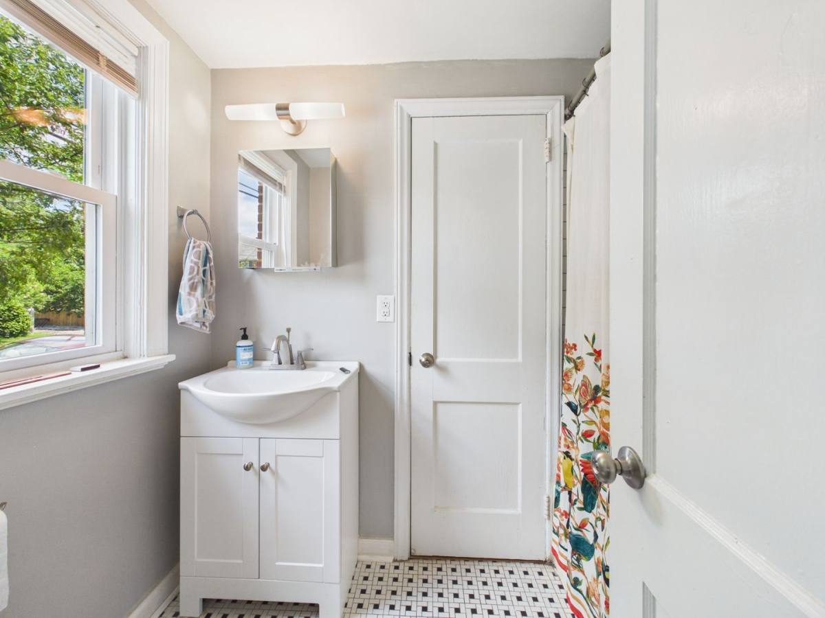 Apartment for rent at 3924 Cutshaw Ave #2, Richmond, VA 23230