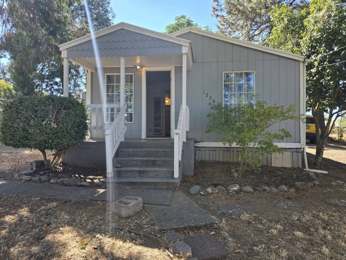 1250 NW Ellan St, Roseburg, OR 97470