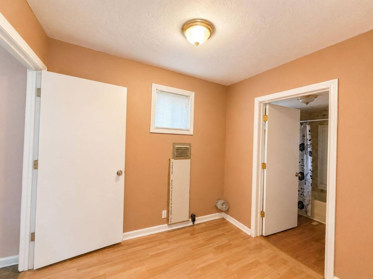 Apartment for rent at 208 1 2 E Cherry St, New Castle, PA 16102