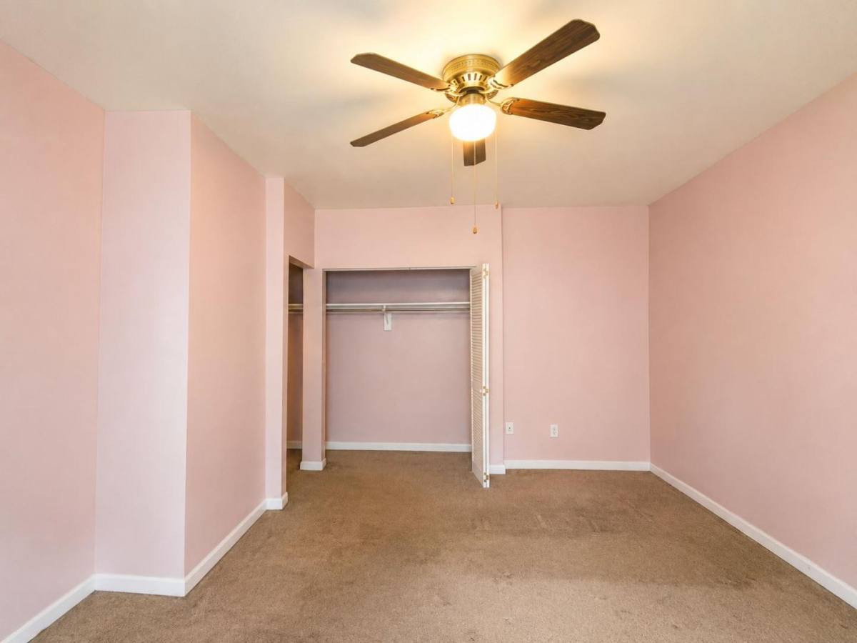 Apartment for rent at 208 1 2 E Cherry St, New Castle, PA 16102