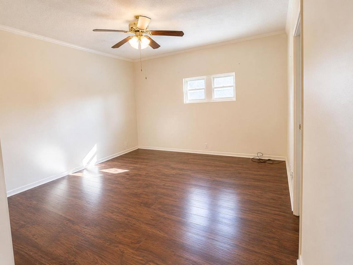 Apartment for rent at 208 1 2 E Cherry St, New Castle, PA 16102