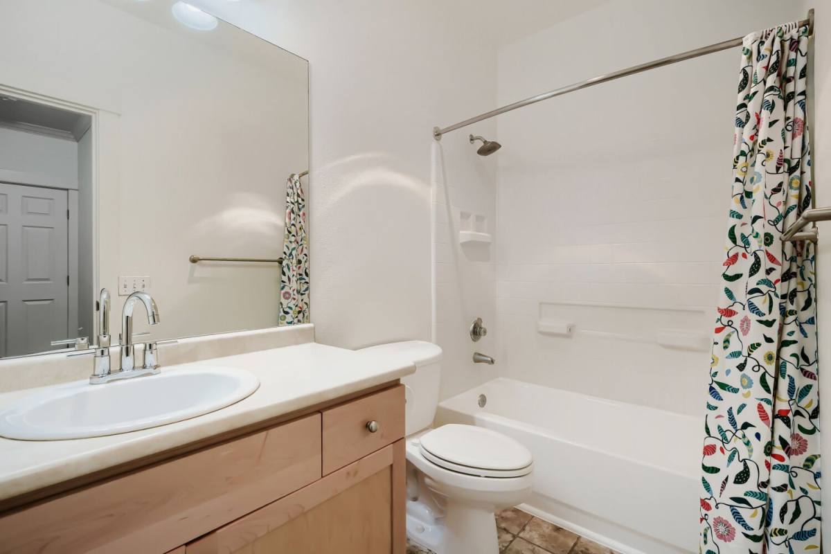Condo for rent at 25025 SE Klahanie Blvd #B202, Issaquah, WA 98029