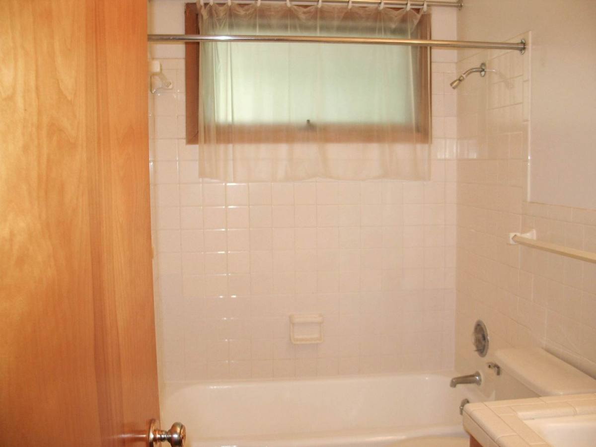 Apartment for rent at 1900 F St, Lincoln, NE 68510