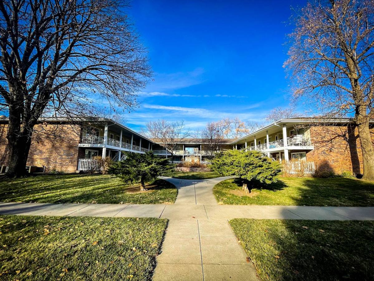Apartment for rent at 1900 F St, Lincoln, NE 68510