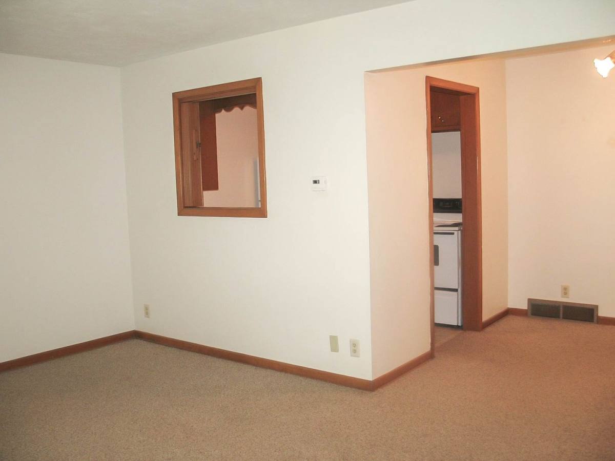 Apartment for rent at 1900 F St, Lincoln, NE 68510