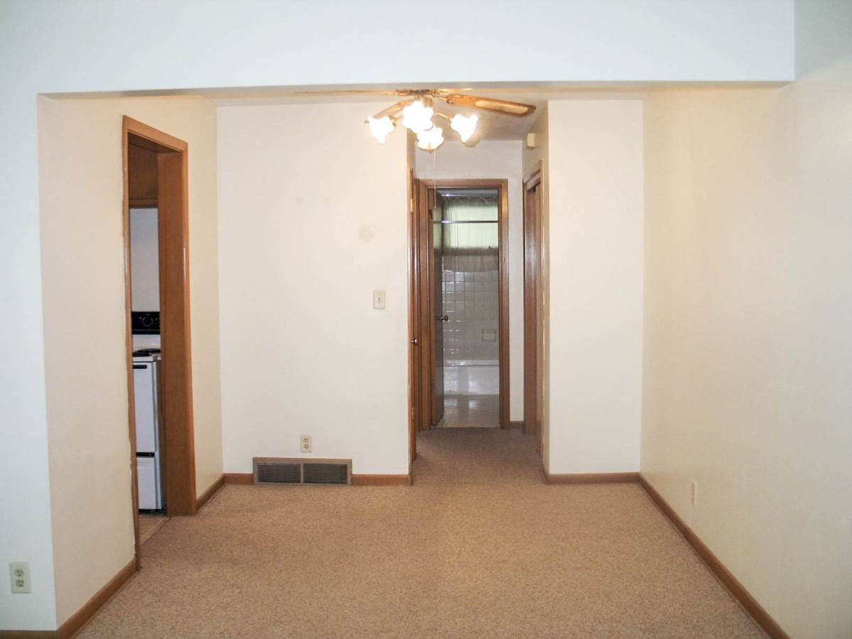 Apartment for rent at 1900 F St, Lincoln, NE 68510