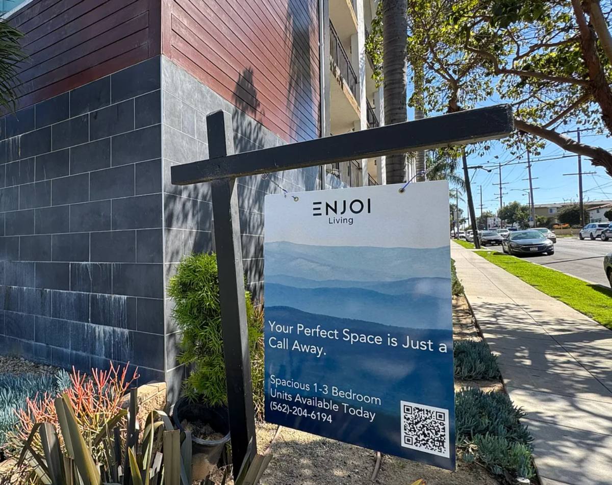 Apartment for rent at 500 Ximeno Ave, Long Beach, CA 90814