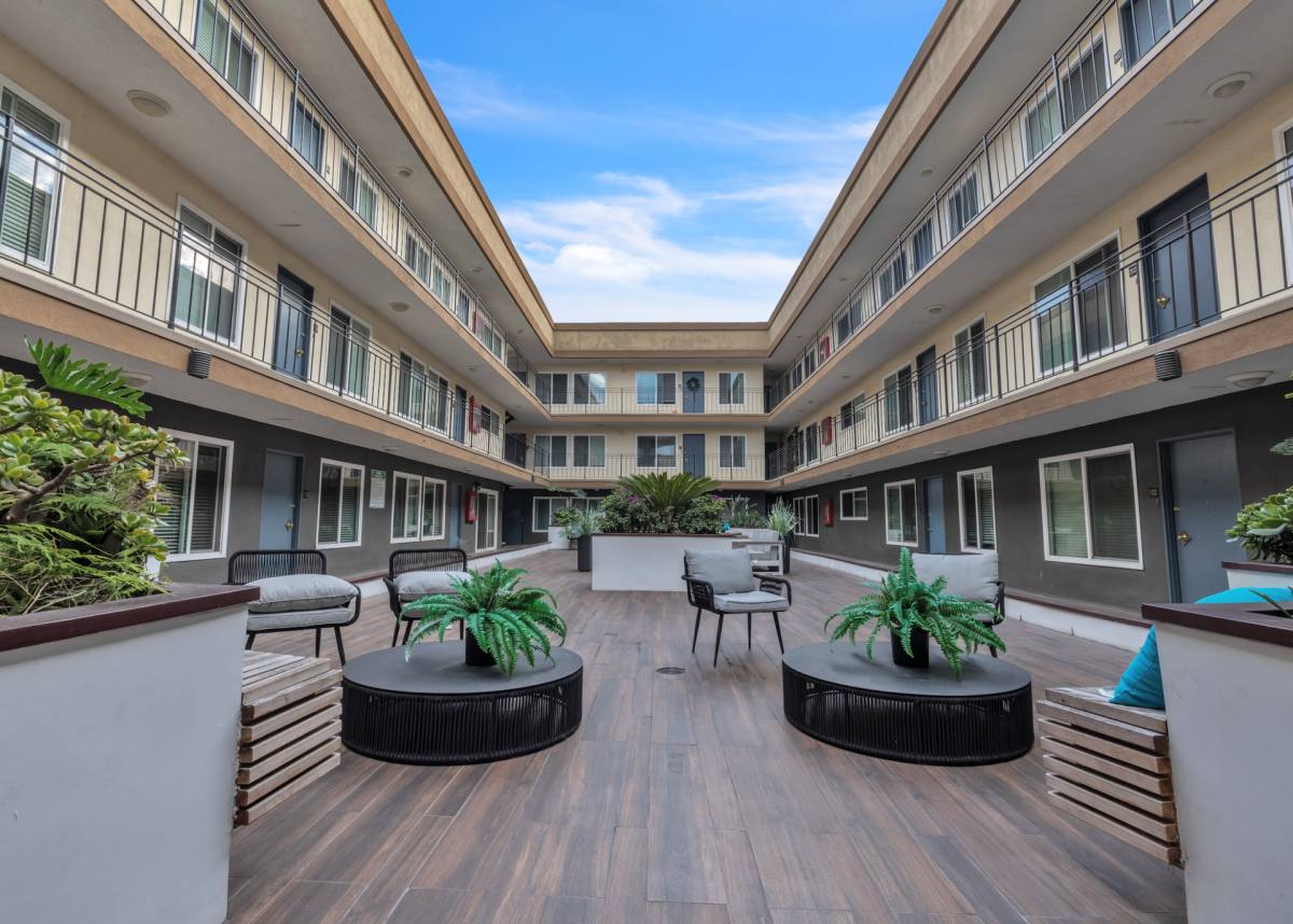Apartment for rent at 500 Ximeno Ave, Long Beach, CA 90814