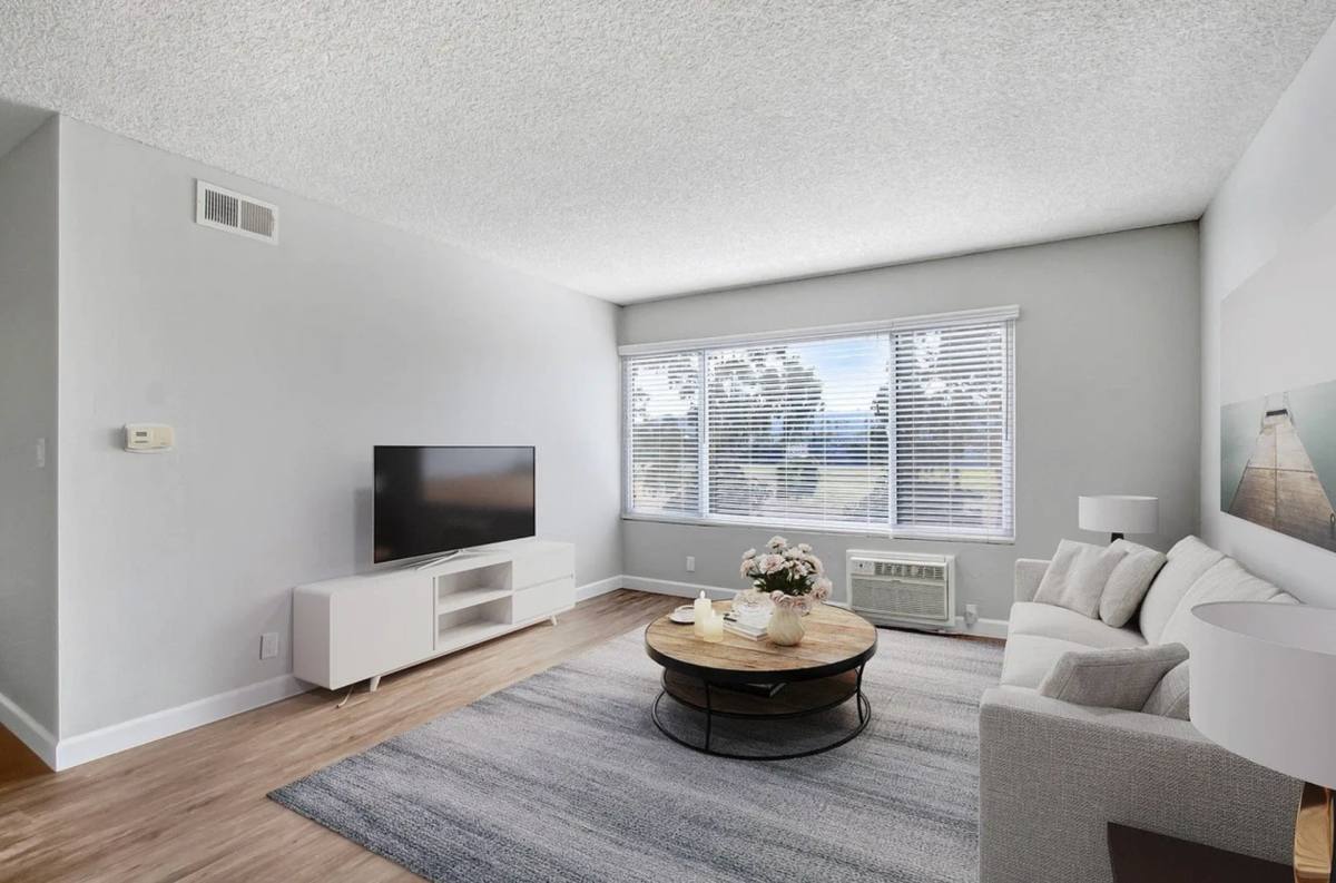 Apartment for rent at 500 Ximeno Ave, Long Beach, CA 90814