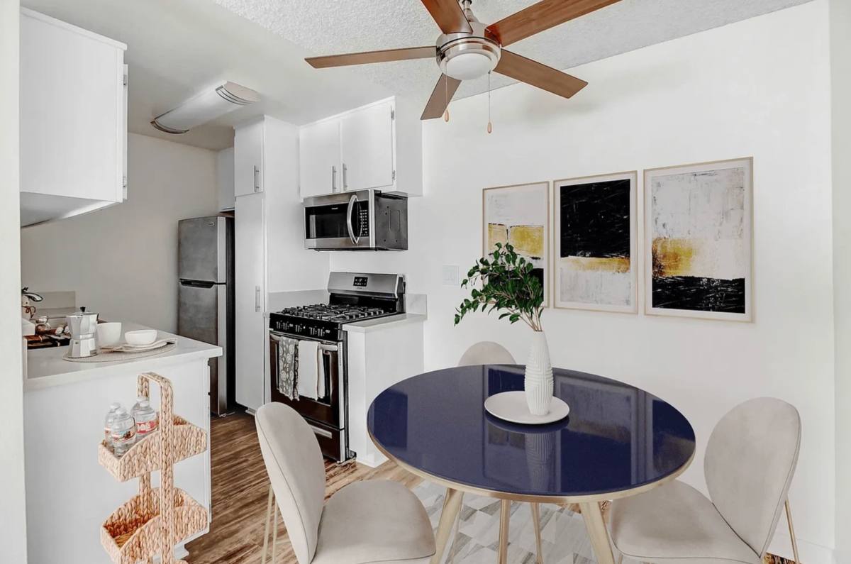 Apartment for rent at 500 Ximeno Ave, Long Beach, CA 90814