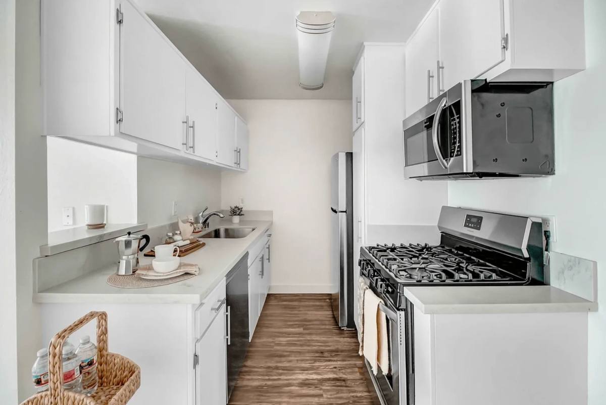 Apartment for rent at 500 Ximeno Ave, Long Beach, CA 90814