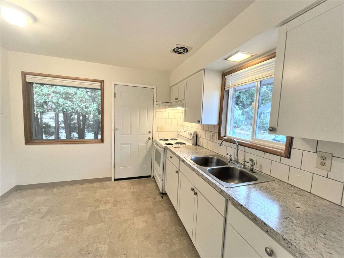 8019-8039 SE Main St, Portland, OR 97215 - Apartment for Rent - Image 4