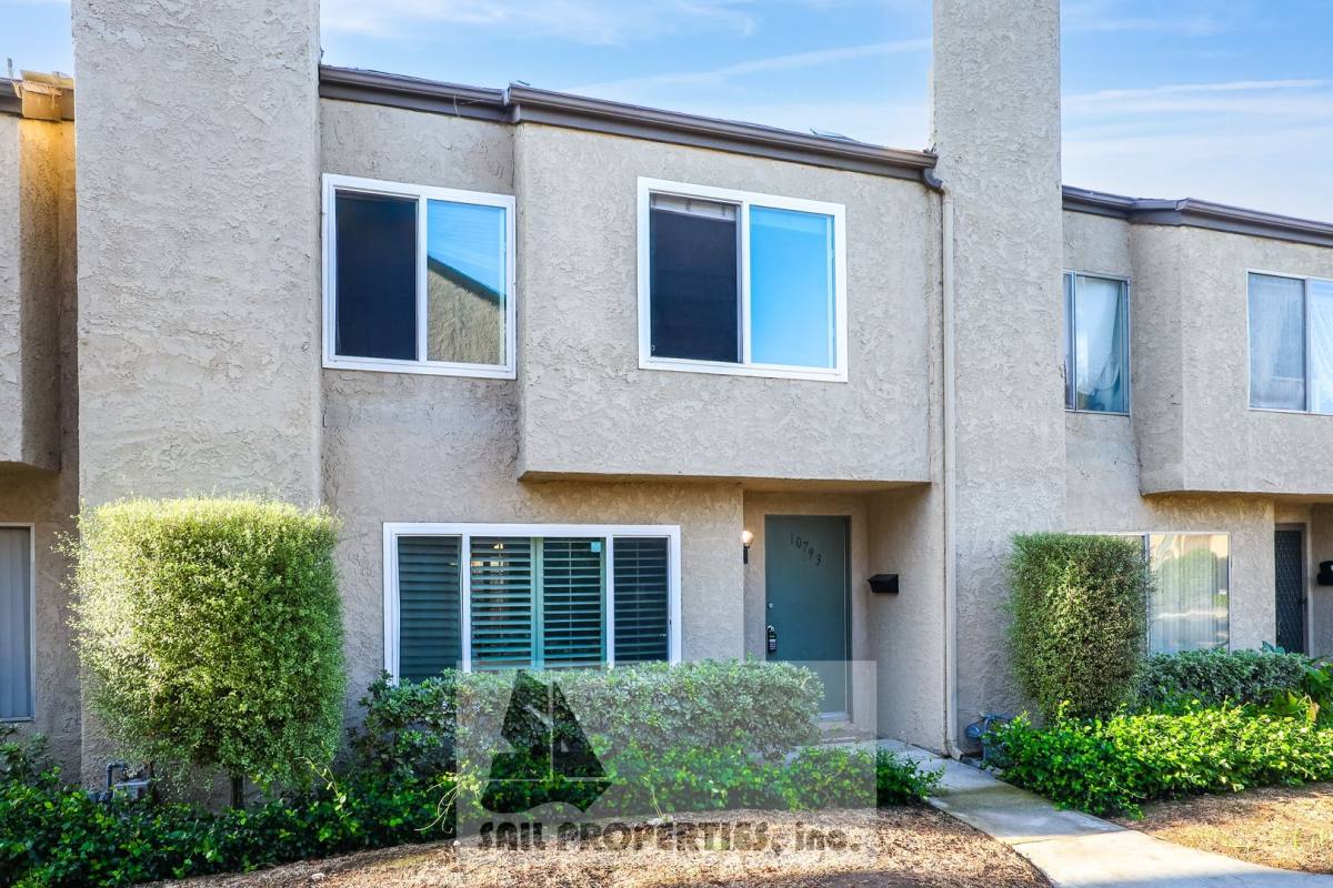 Townhouse for rent at 10793 Onyx Court, Fountain Valley, CA 92708