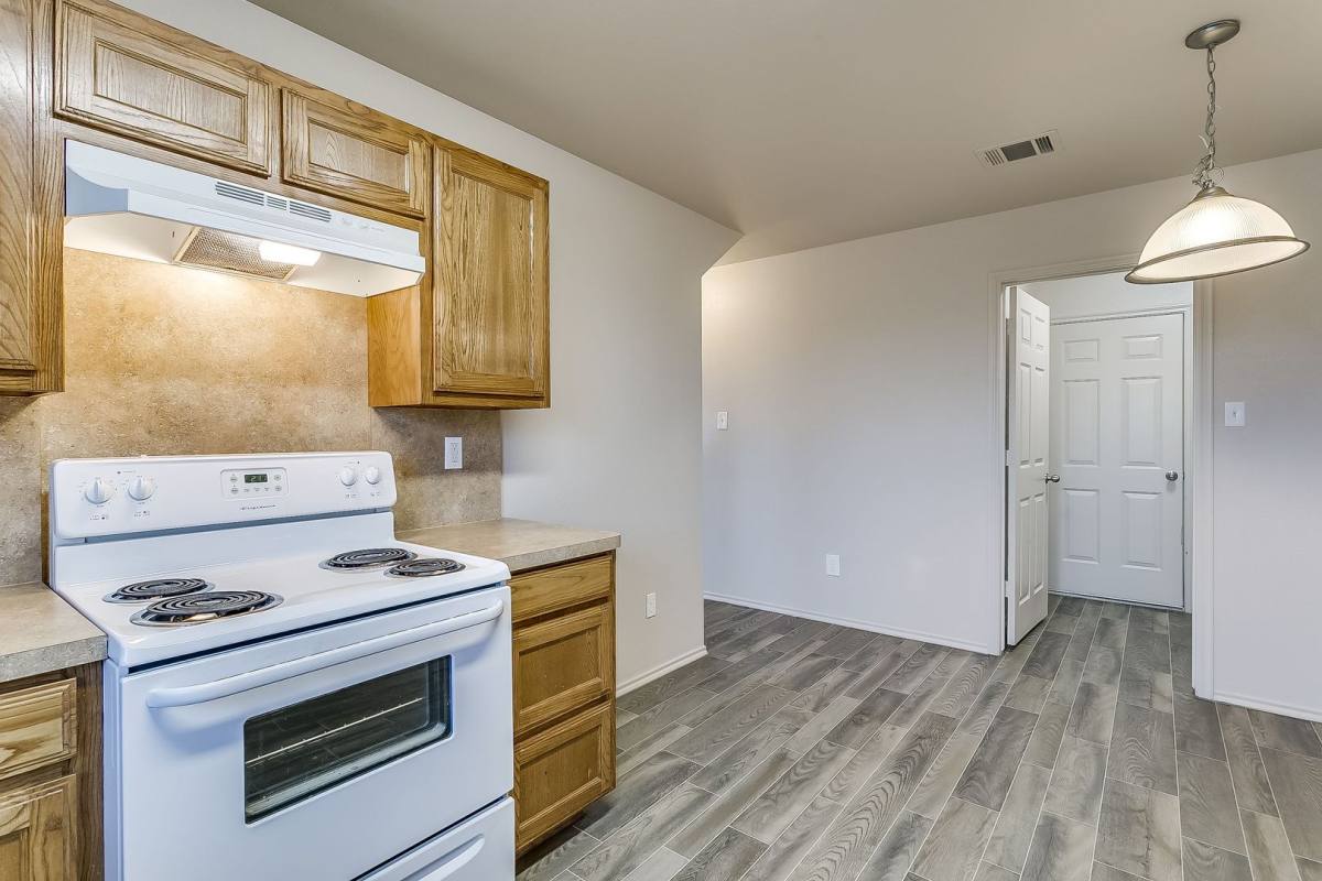 Apartment for rent at 139 W Ellison St, Burleson, TX 76028