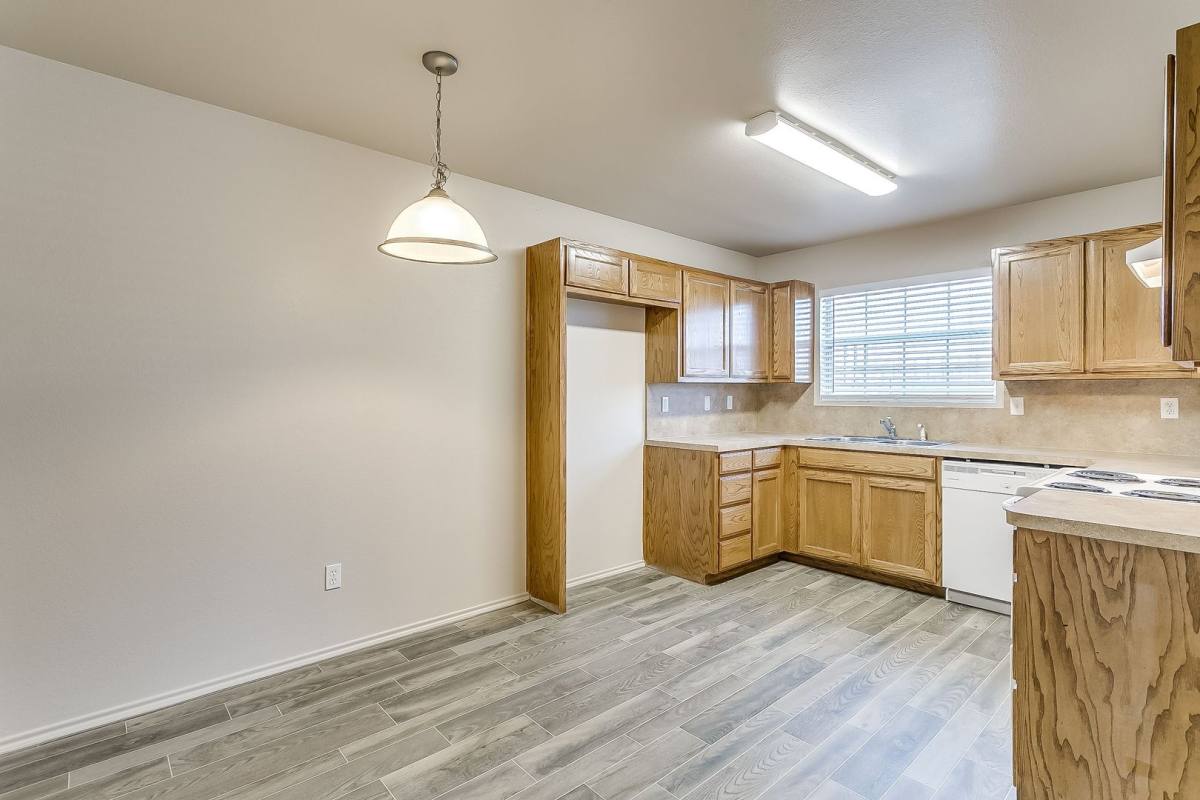 Apartment for rent at 139 W Ellison St, Burleson, TX 76028