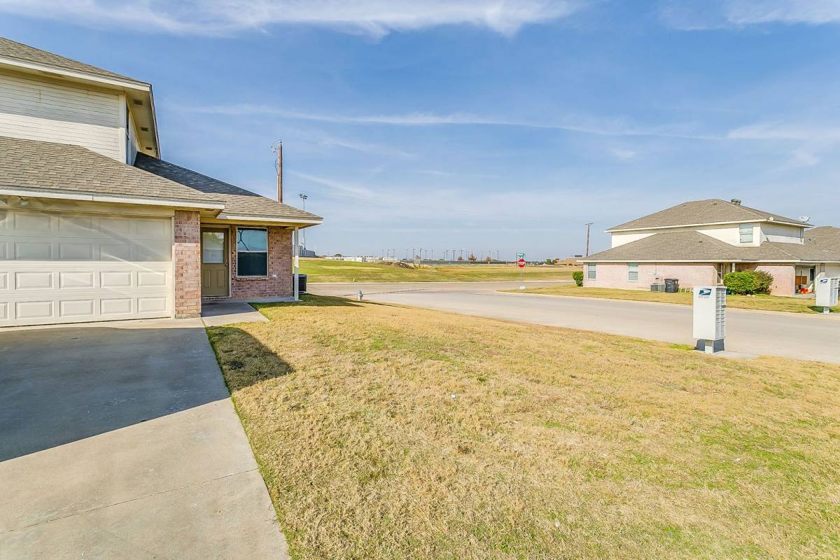 Apartment for rent at 139 W Ellison St, Burleson, TX 76028