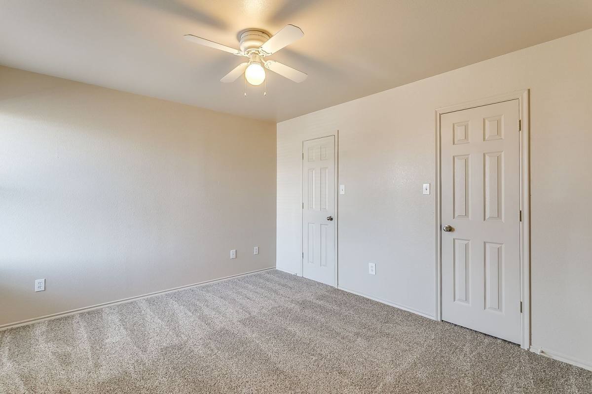 Apartment for rent at 139 W Ellison St, Burleson, TX 76028
