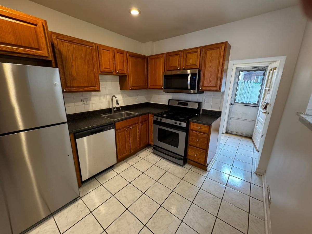 House for rent at 2544 S Sartain St, Philadelphia, PA 19148
